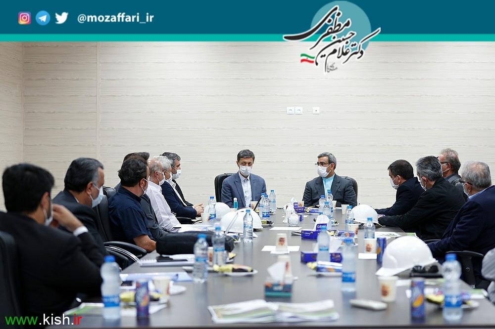 نشست مدیر عامل سازمان منطقه آزاد کیش با رئیس بنیاد مستضعفان